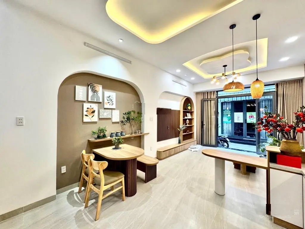 Nhà đẹp q4- 3 lầu - 40m2- sát hẻm ôtô-ko qh-chỉ 5 tỷ nhỉnh
