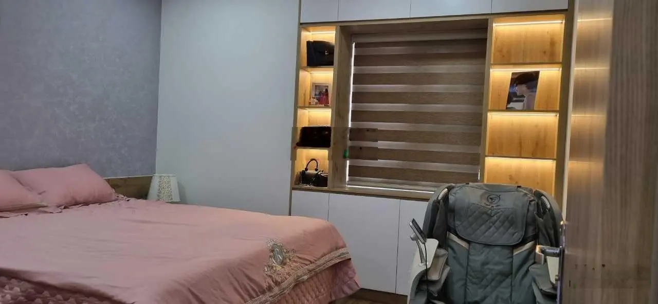 Bán nhanh căn hộ 3PN 2VS, diện tích 109m2, ban công ĐN, giá: 4.95 tỷ Le Grand Jardin Sài Đồng