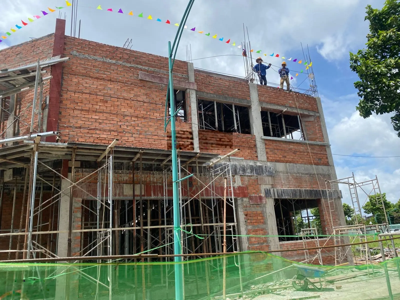 Bán nhà 1 trệt 1 lầu chỉ cần thanh toán trước 990tr sổ hồng sang tay