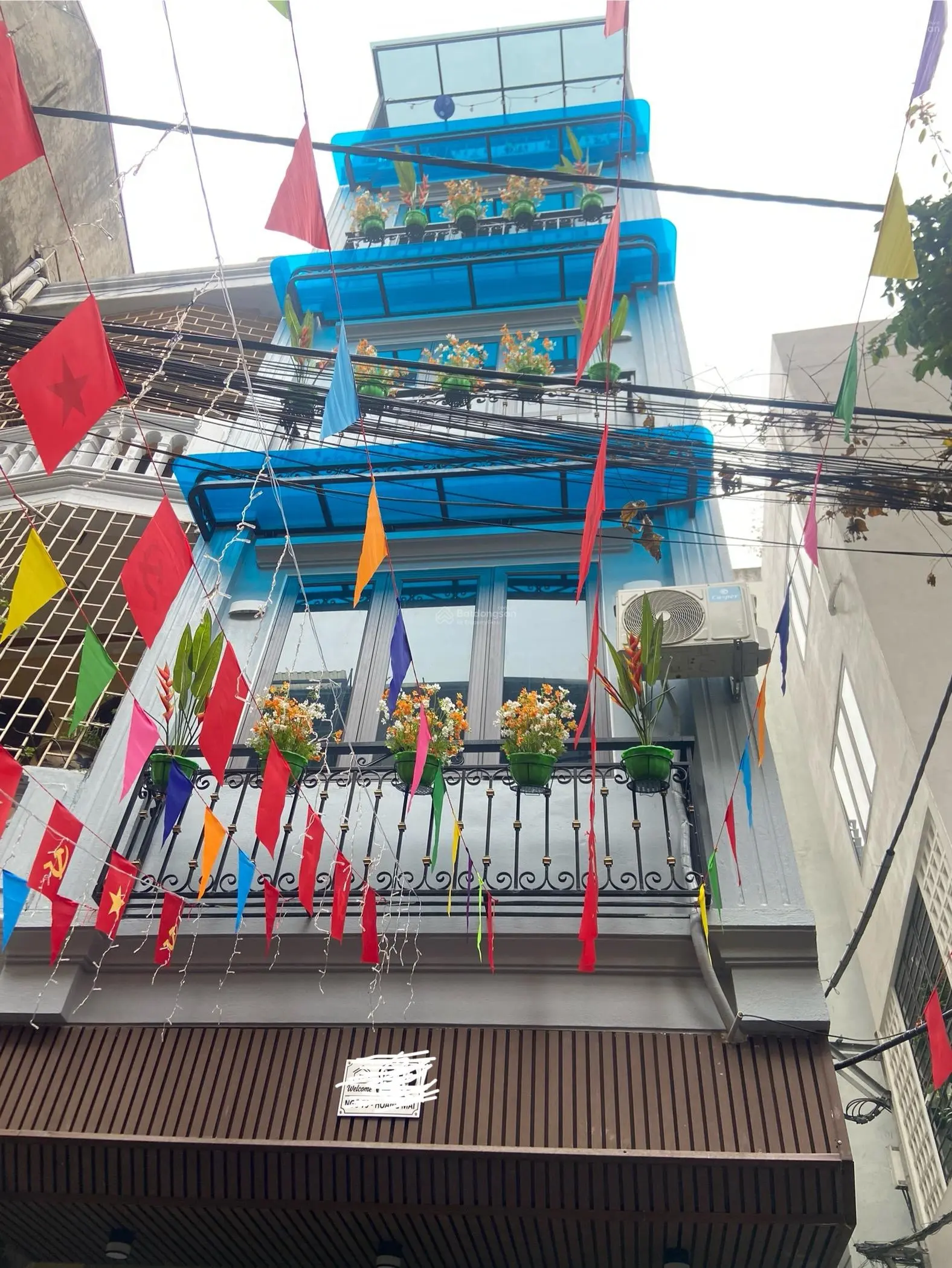 Bán Nhà Hoàng Mai dòng tiền, thang máy nhập khẩu, nội thất xịn sò, nằm lô góc.