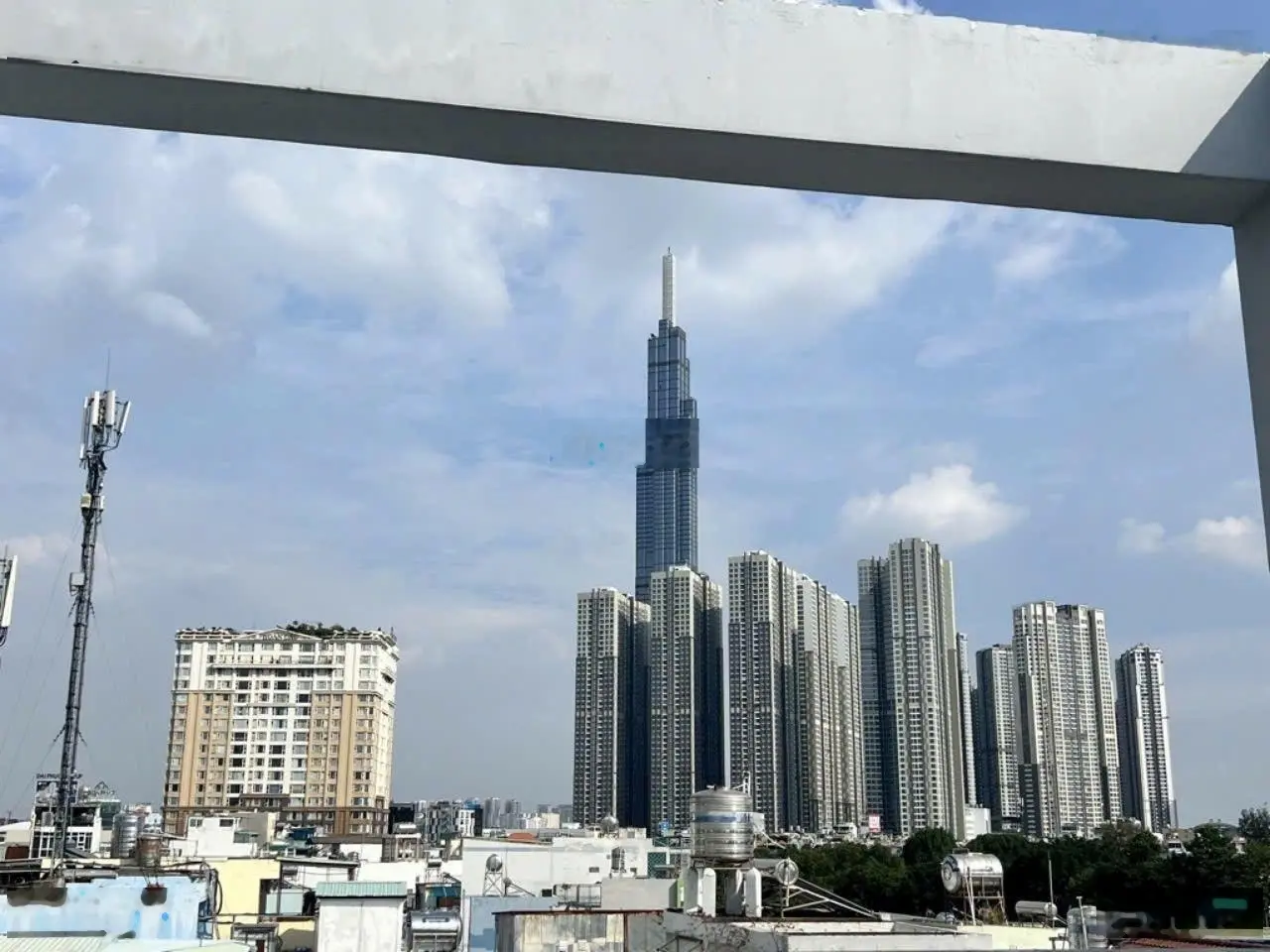 Một siêu phẩm nhà mô hình ktx gần 100m2 , gần hàng xanh - thu nhập 840tr/năm - xvnt, p21, b.thạnh