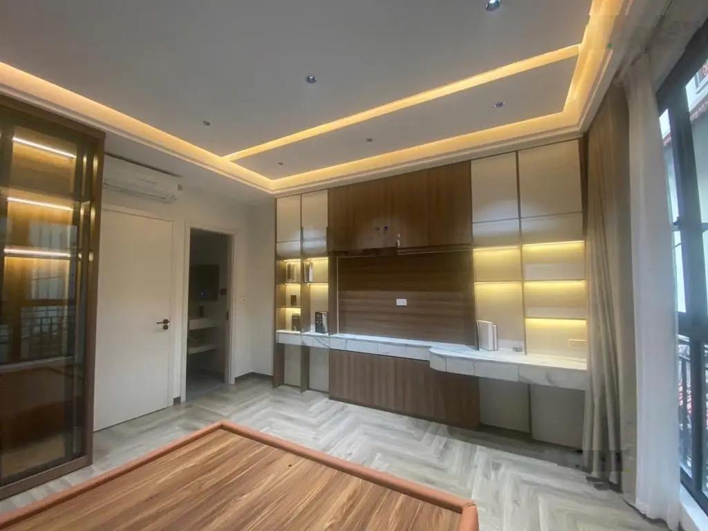 Hiếm, Ngô Thì Sỹ 40m2 - 5 Tầng - vị trí đỉnh, nhà dòng tiền, 30m oto tránh, chỉ 8tỷ9 đàm.