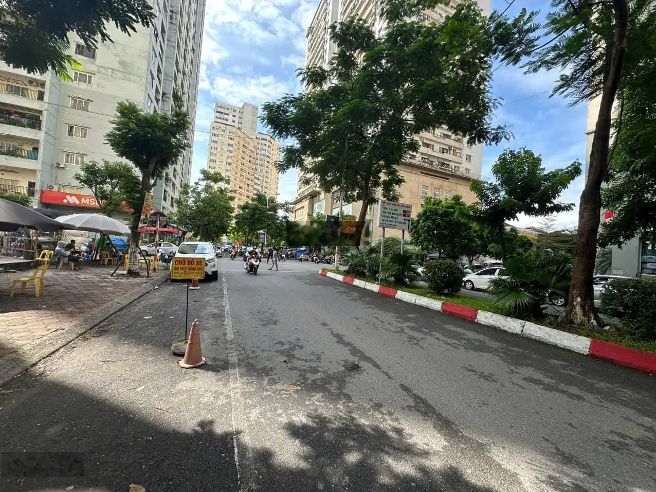 Siêu biệt thự Lô góc Văn Khê 230m2, 4T, có hầm, xây full đất, thang máy, 2 mặt tiền 28m hơn 50 tỷ