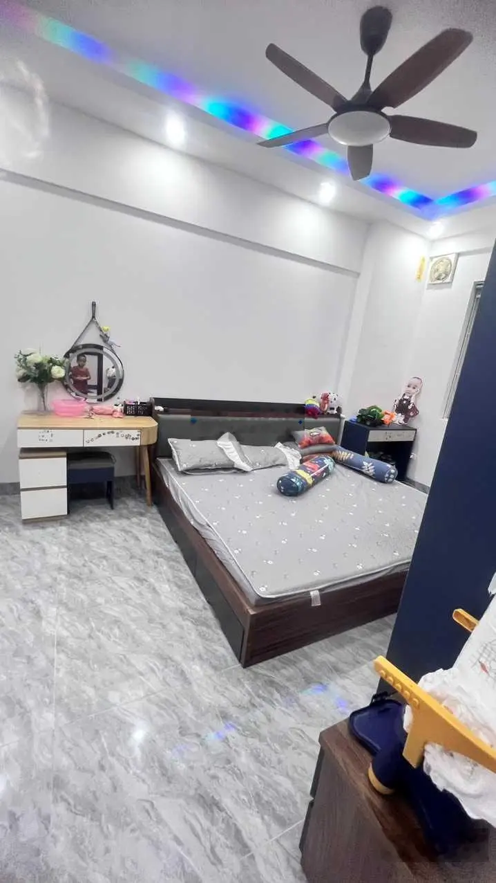Bán căn hộ full đồ 81m2 giá nhỉnh 3.9 tỷ đẹp long lanh ban công Đông Nam