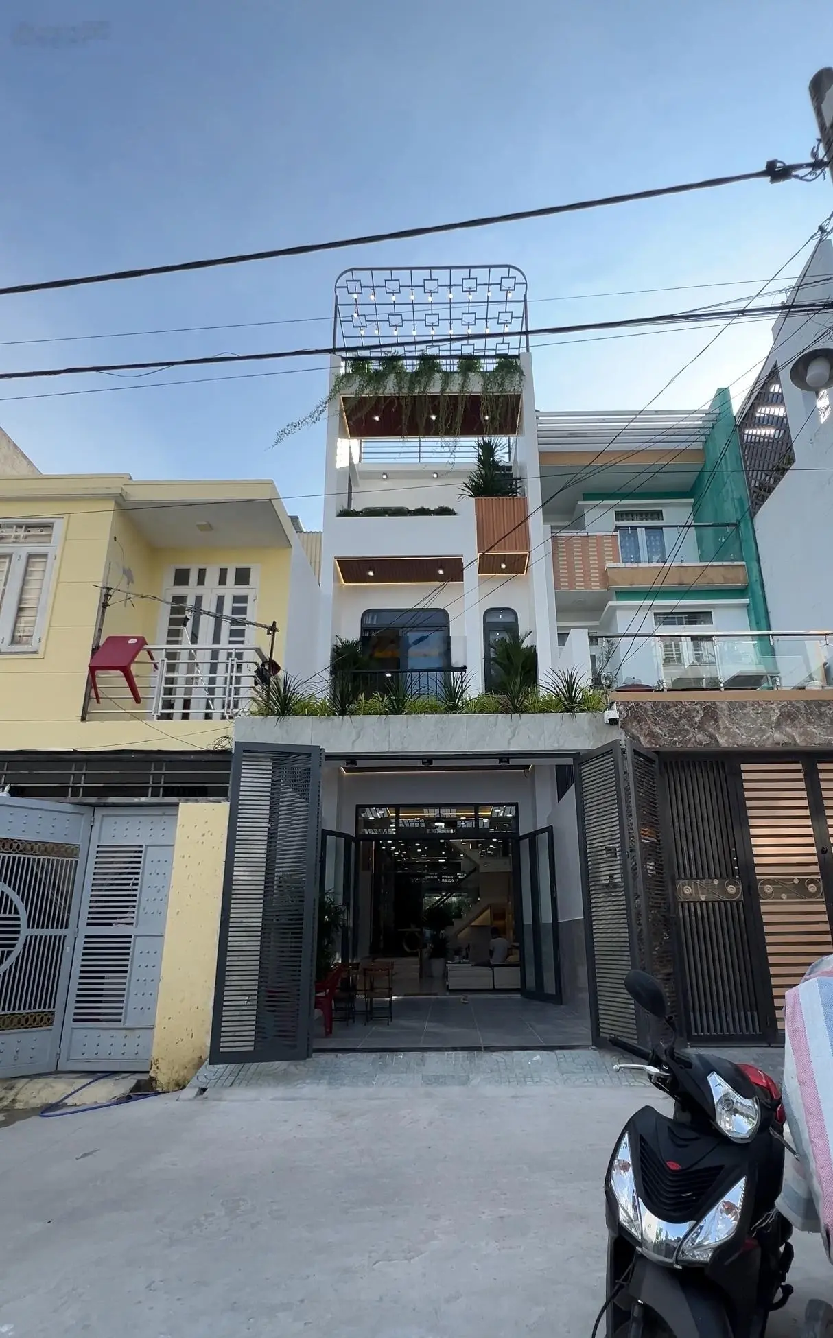 Nhà mới DT 80m2 sân ô tô ngay chợ Thạnh Xuân đường thông chỉ 6.3 tỷ