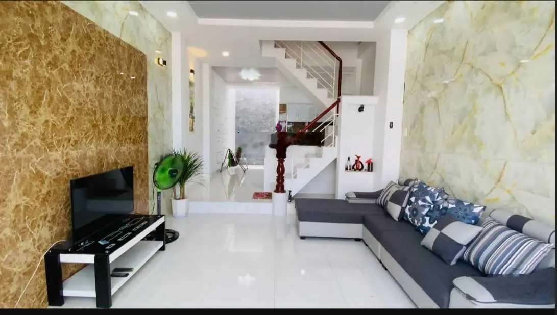 Bán nhà đẹp gía rẻ nhà 1 trệt 1 lầu sổ hồng riêng đúc thật 100% gía rẻ nhất khu tặng nội thất