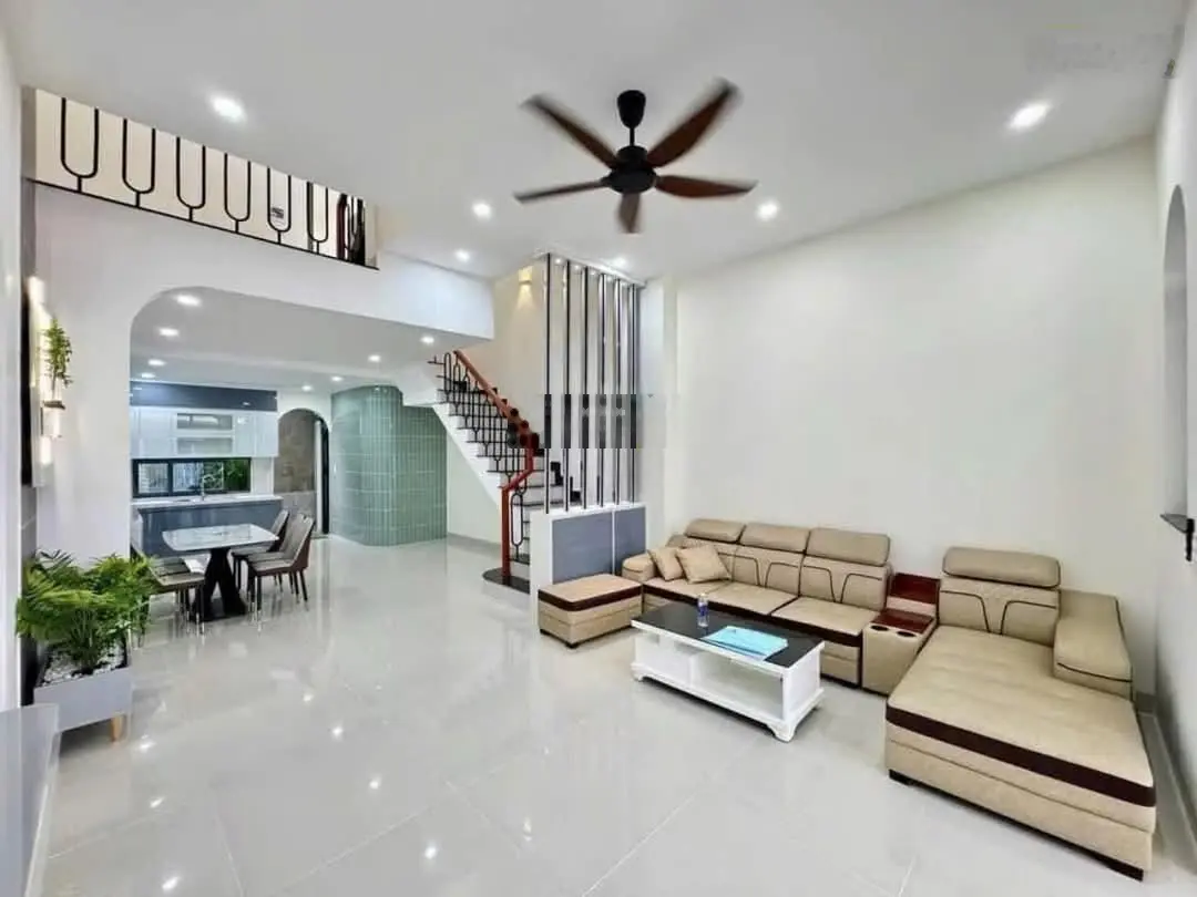 Chủ nhà cần bán gấp căn Phan Xích Long, P2, Phú Nhuận, giá 3tỷ990 DT 82,5m2, HĐ thuê 20tr/th