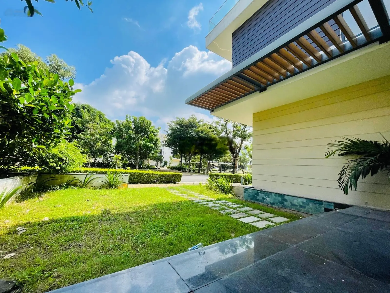 Bán biệt thự đơn lập Lucasta - Khang Điền - Ngang 14m - sổ hồng