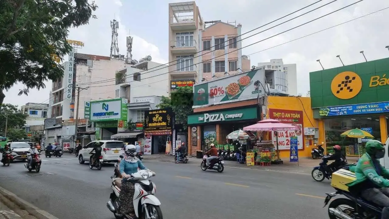 Giảm 30 tỷ còn 23 tỷ bán nhanh căn nhà MT đường Phạm Văn Hai, Tân Bình. DT 5x21 - 3 tầng - HĐT 97tr