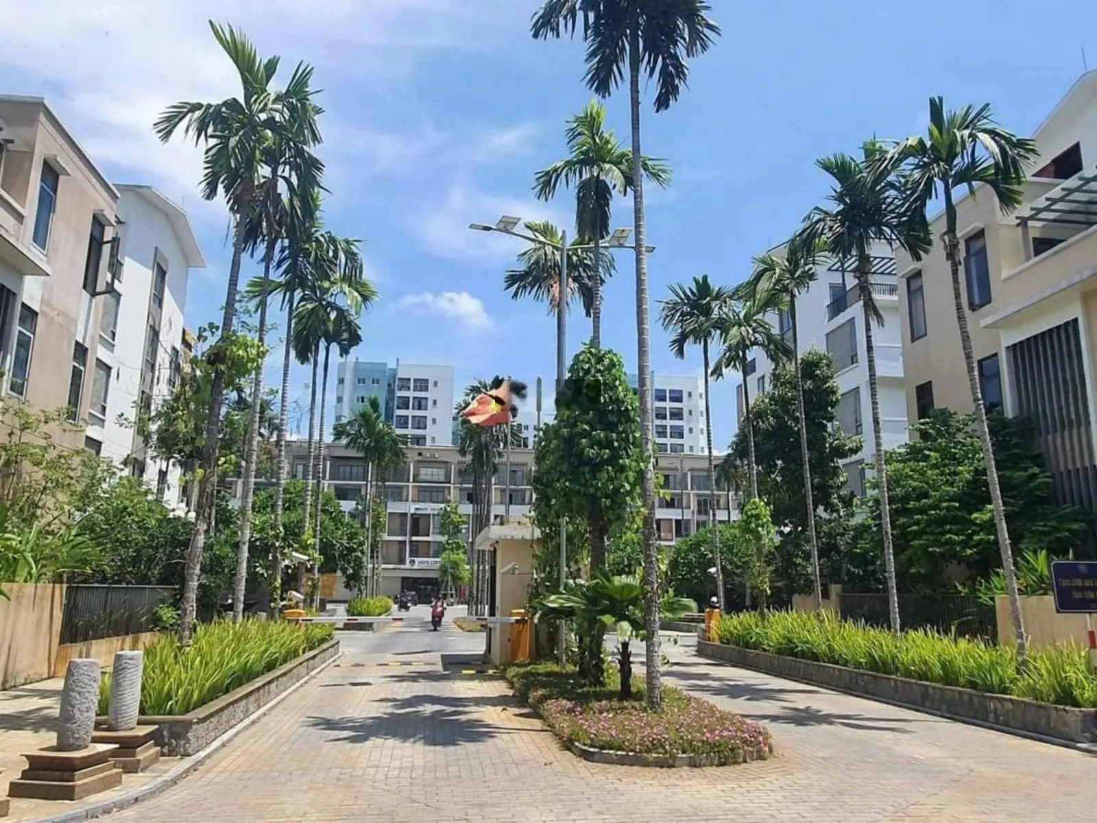 Bán biệt thự HUD Trầu Cau, 192m2, MT 12m, giá 28 tỷ