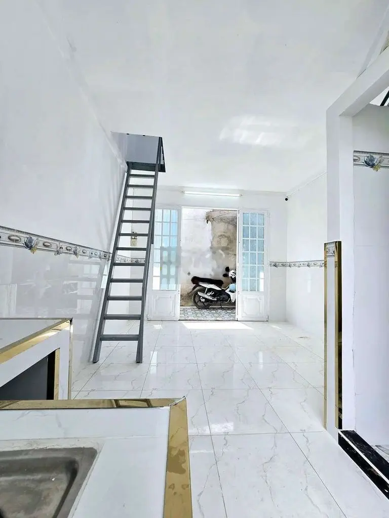 BÁN NHÀ MỚI ĐẸP 19,25M2 CÓ GÁC GẦN CHỢ PHÚ LẠC HẺM TO