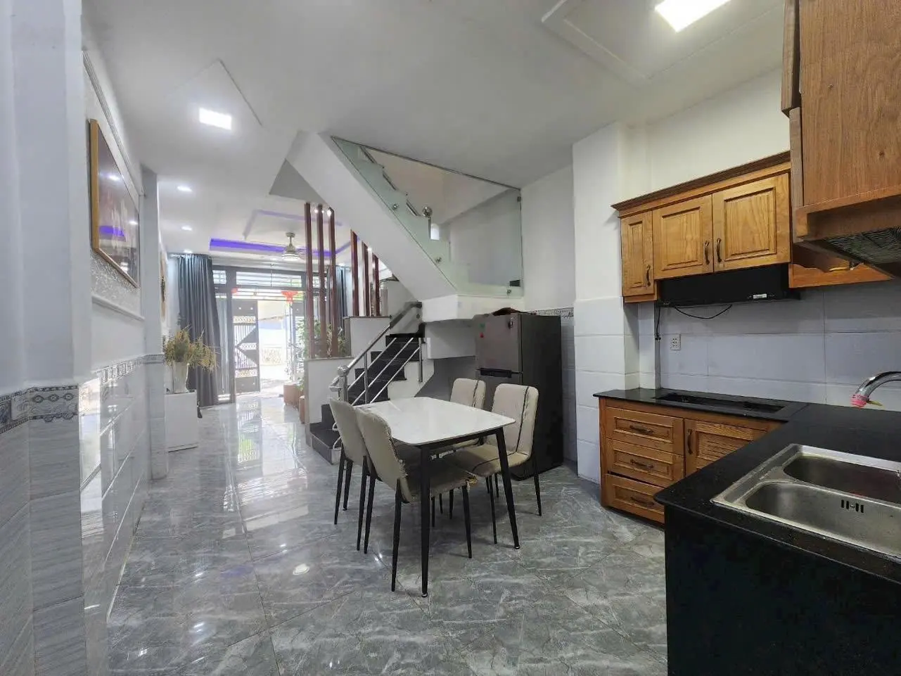Nhà 1 lầu ngay sát trường TH Trương Văn Thành 55m2 sổ sẵn sang tên, 2 PN đang cho thuê 5tr/ tháng