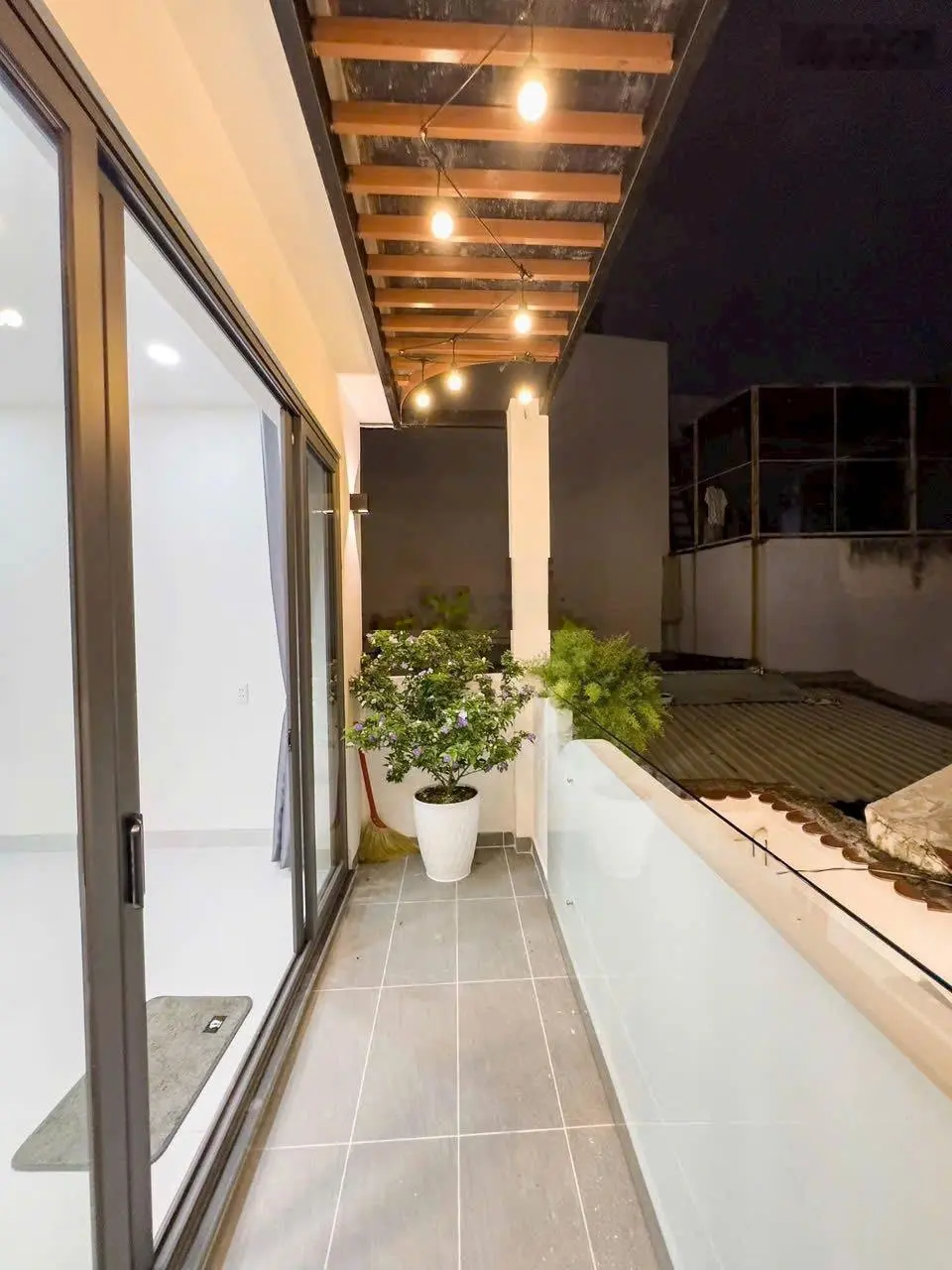 Bán nhà có thang máy, 4 lầu, Đ. Đào Duy Anh Phường 9 Phú Nhuận, DT 75m2, LH 0896 465 ***