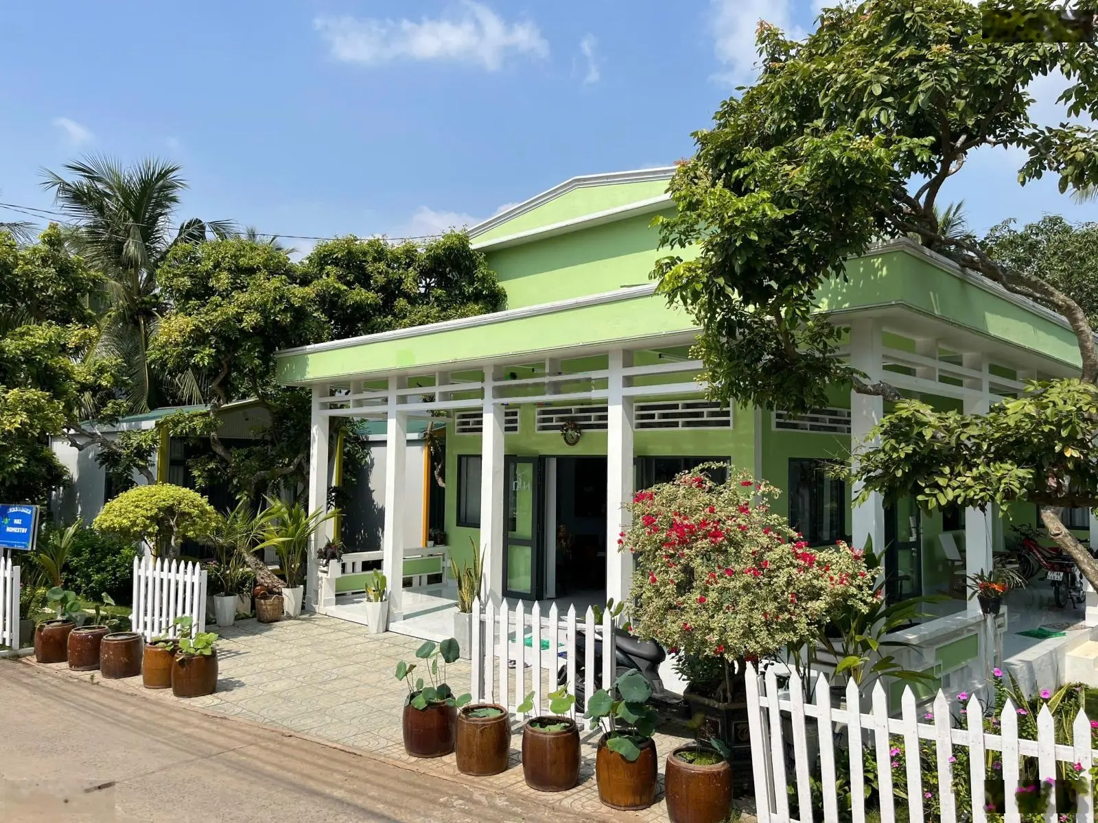 Chính chủ cần sang homestay ở cồn Phụng, đang hoạt động tốt, khách ổn định tặng kèm vườn bưởi