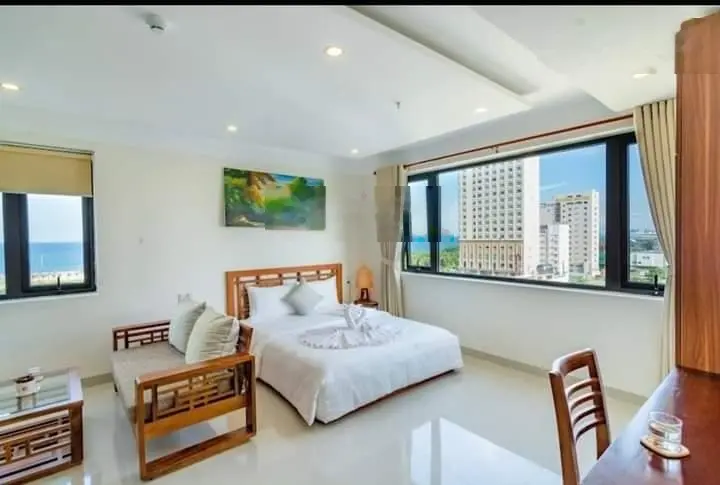 Bán toà khách sạn & căn hộ mặt tiền đường lê thước vị trí sát biển .