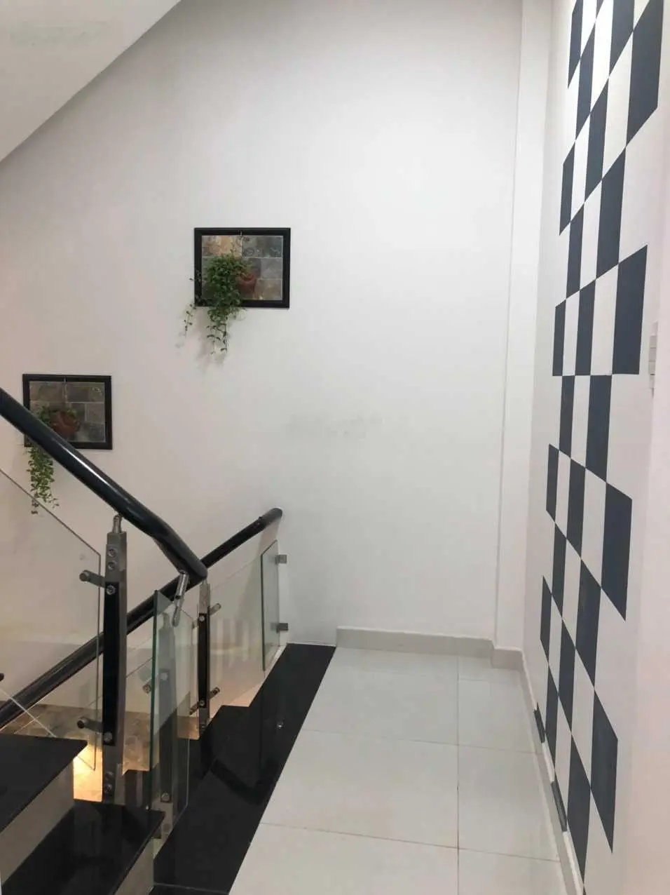 Nhà mặt tiền đường Đất Thánh 44m2, 1 trệt 3 lầu ST, 12.6 tỷ TL nhà rất đẹp vị trí VIP