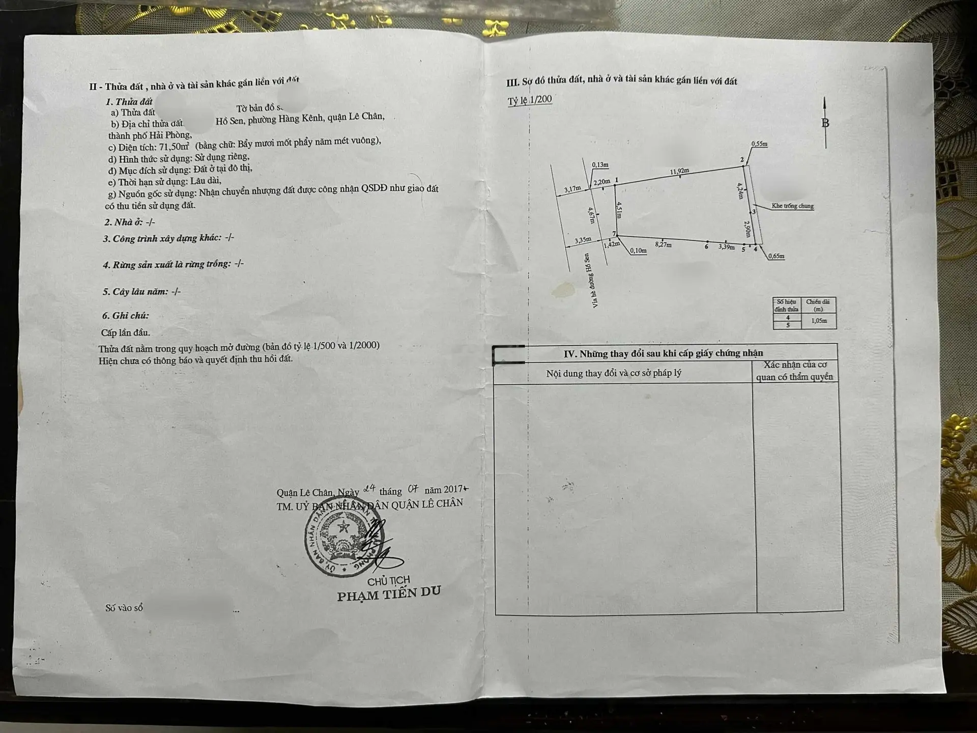 Bán nhà 2,5 tầng mặt đường Hồ Sen, vỉa hè rộng gần 5m, cách khách sạn Công Đoàn chỉ 150m.