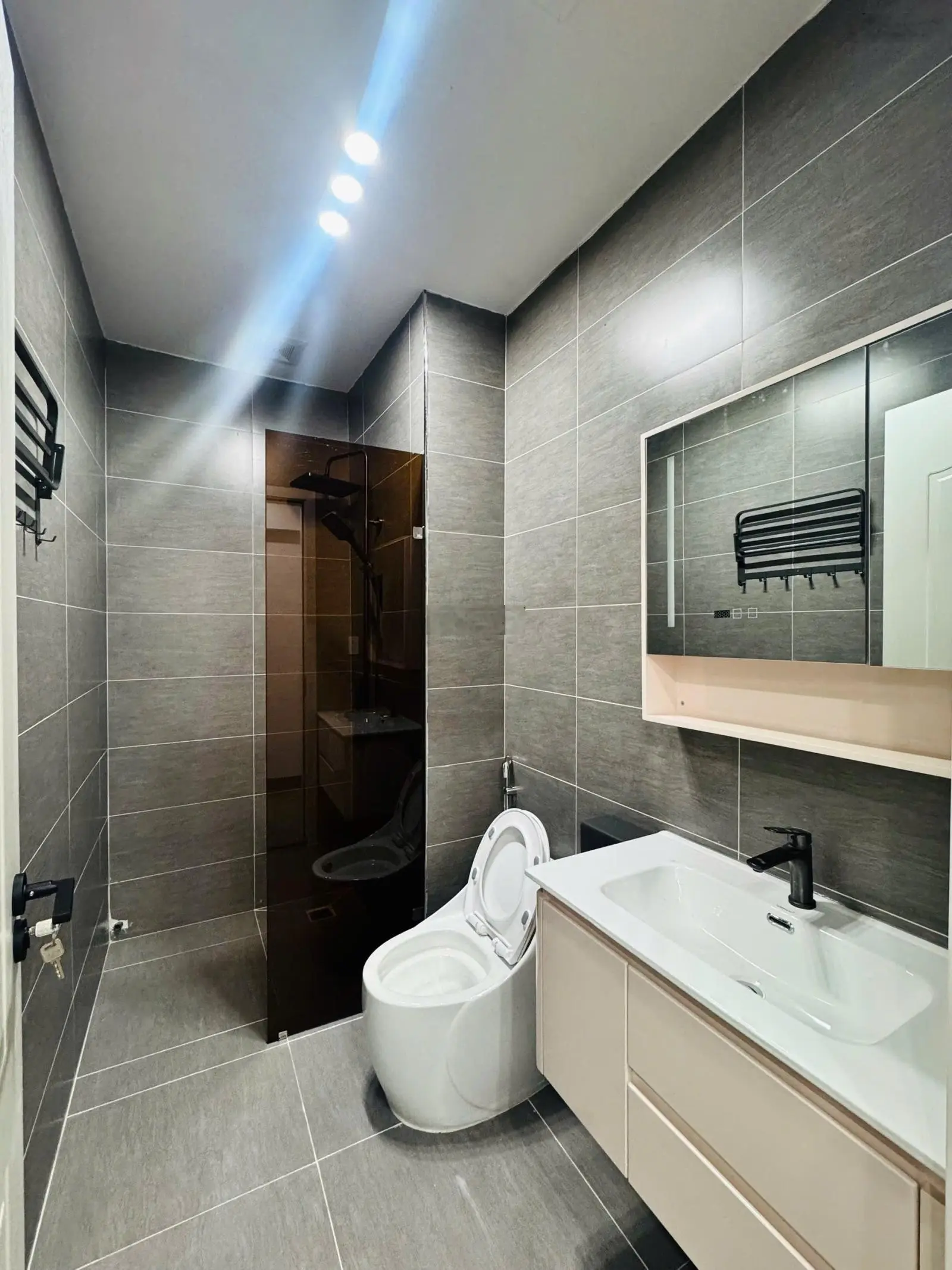 Bán nhà villa sân vườn 90m2 tuyệt đẹp. Full nội thất. phố Hai Bà Trưng