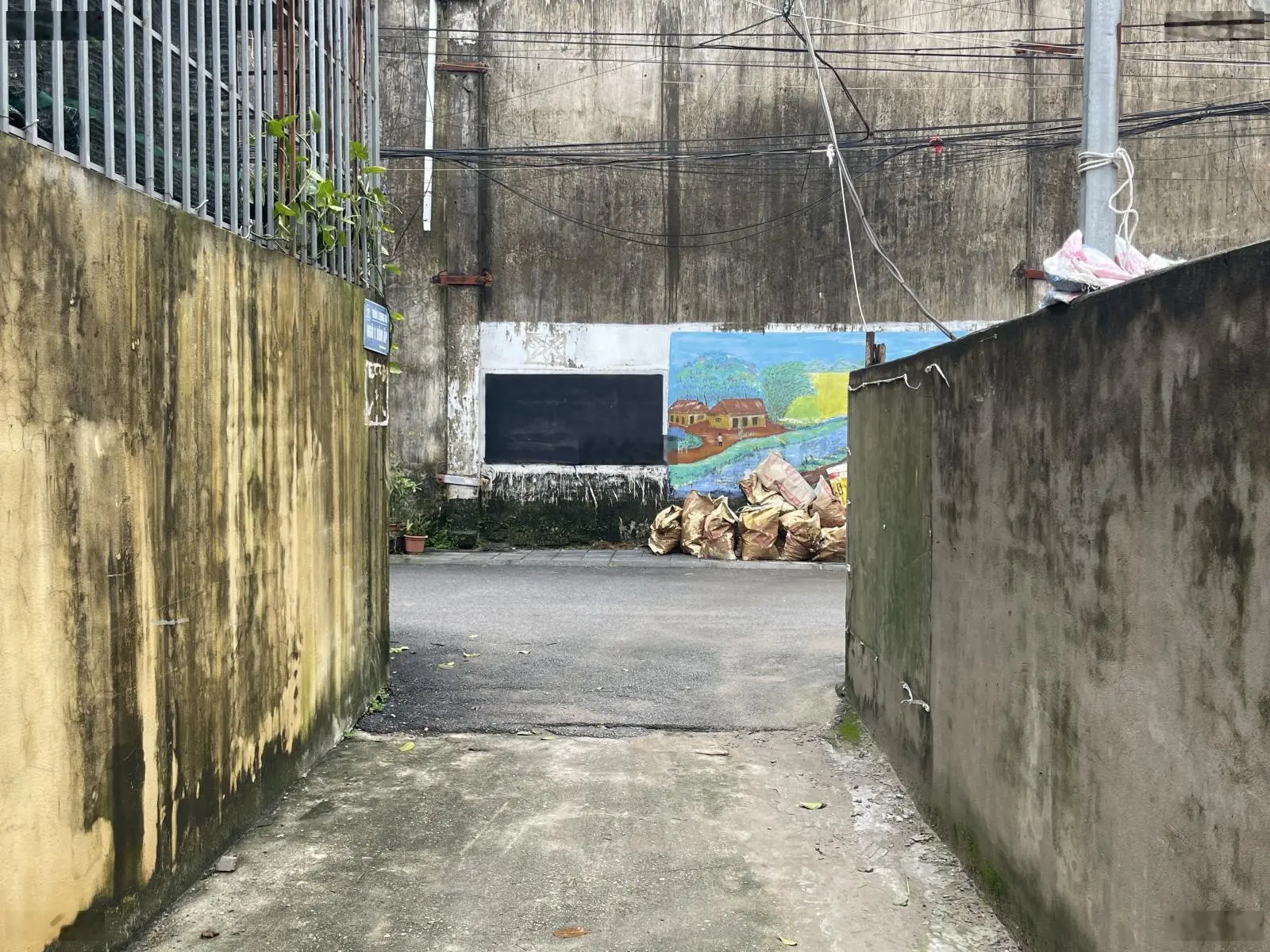 Bán 46.8m2 - tổ 25 thị trấn Đông Anh - đường thông - ô tô vào đất - nhỉnh 3 tỷ
