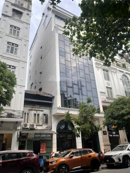 Chính chủ bán toà nhà 6 tầng gồm 1 hầm, S 106 m2 & 156m2, 2 mặt thoáng, view Hồ Tây, Quảng Bá