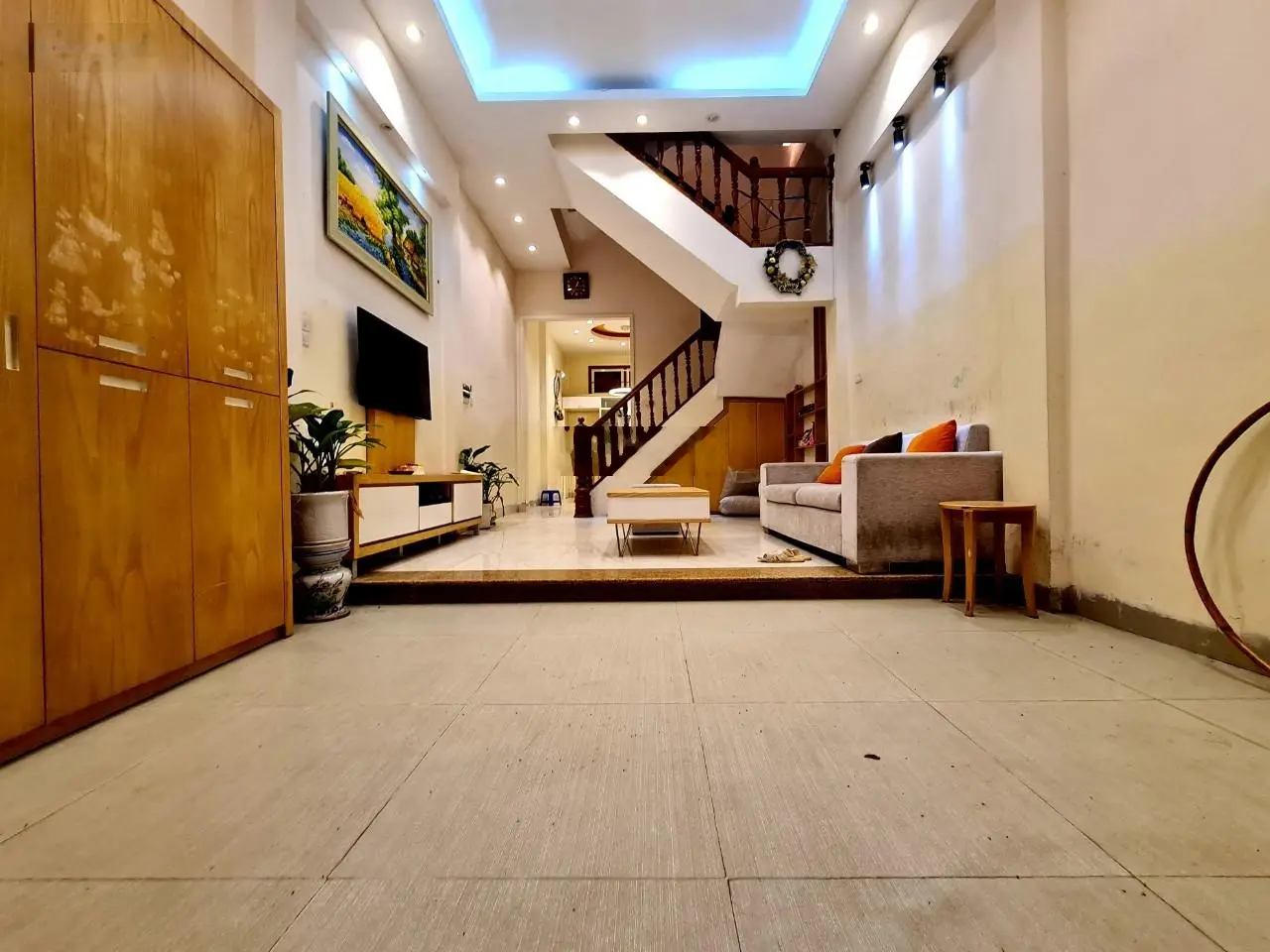 Bán nhà Lĩnh Nam.DT:61mx 5T. MT4,5m. Phân lô ô tô vào nhà, vỉa hè, ô tô tránh đỗ ngày đêm. Giá:12tỷ