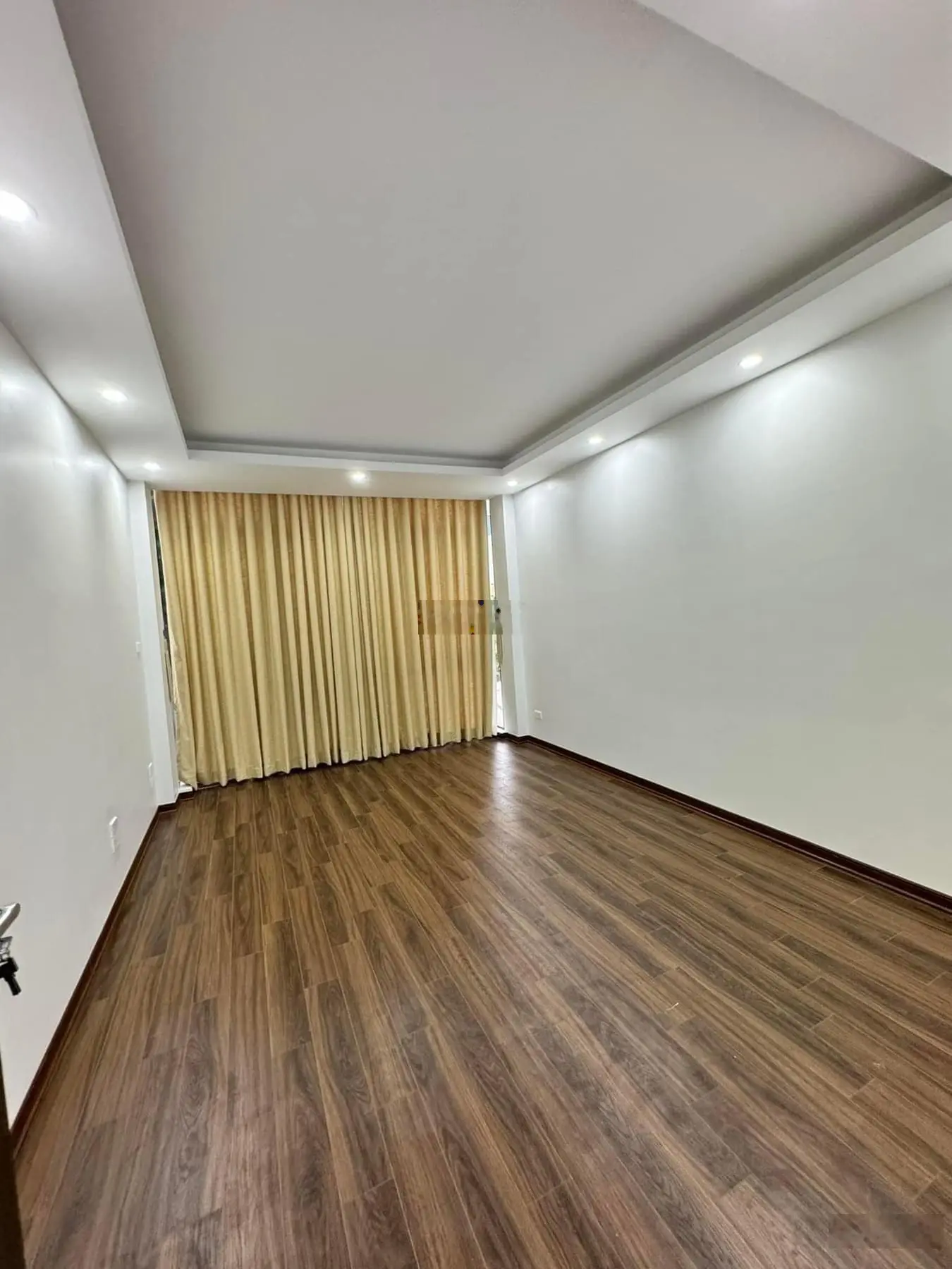 Bán nhà mặt phố Nguyễn Chí Thanh, Đống Đa: 40m2 mặt tiền 5m vỉa hè, kinh doanh sầm uất. 18 tỷ