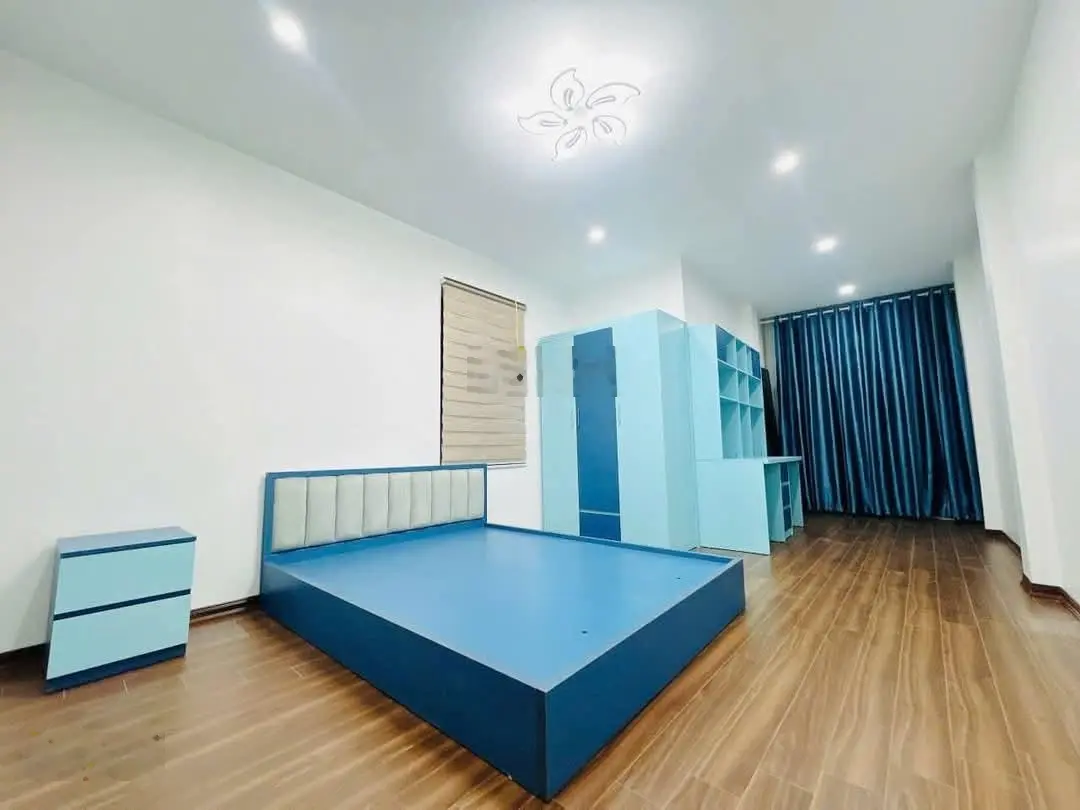 Đặng Tiến Đông. DT 27/30m2 x 4 tầng, MT 3m, giá 7,99 tỷ. Mặt ngõ, taxi đỗ cửa, 1 nhà ra phố.