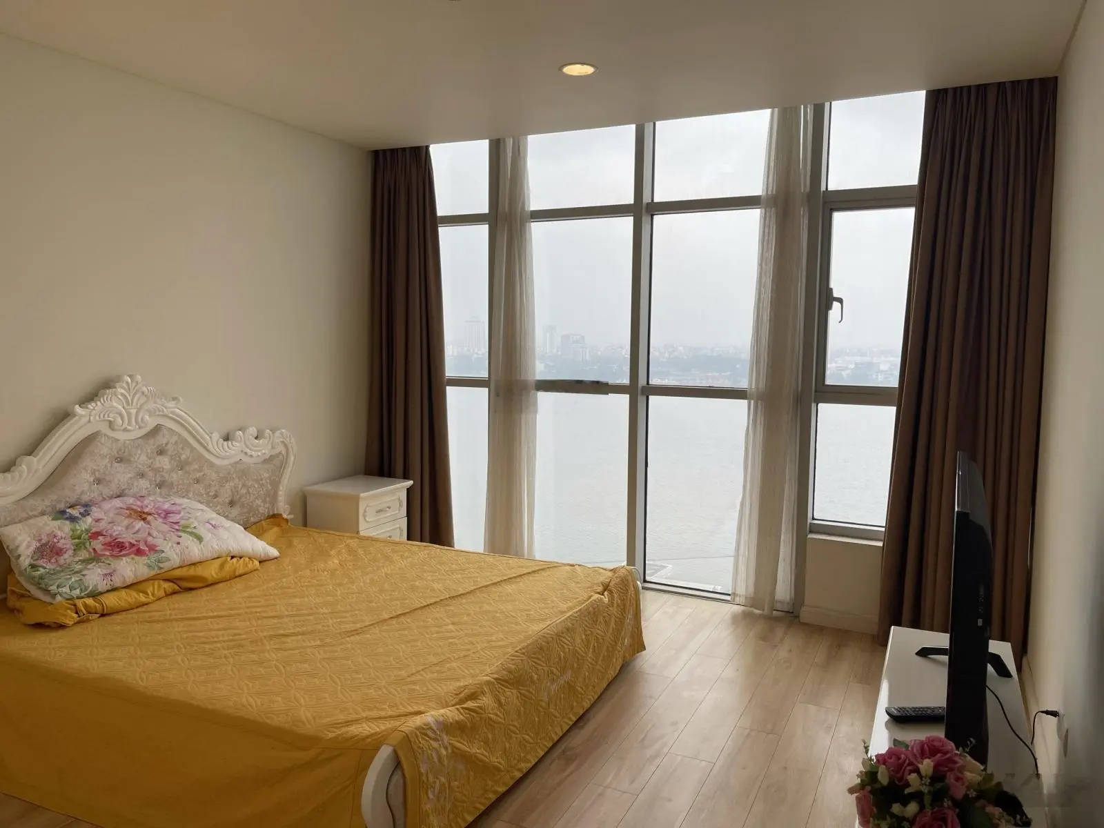 Bán căn hộ view triệu đô ngắm trọn hồ Tây tầm nhìn 180 độ, full nội thất cao cấp, thiết kế đẹp, 4PN