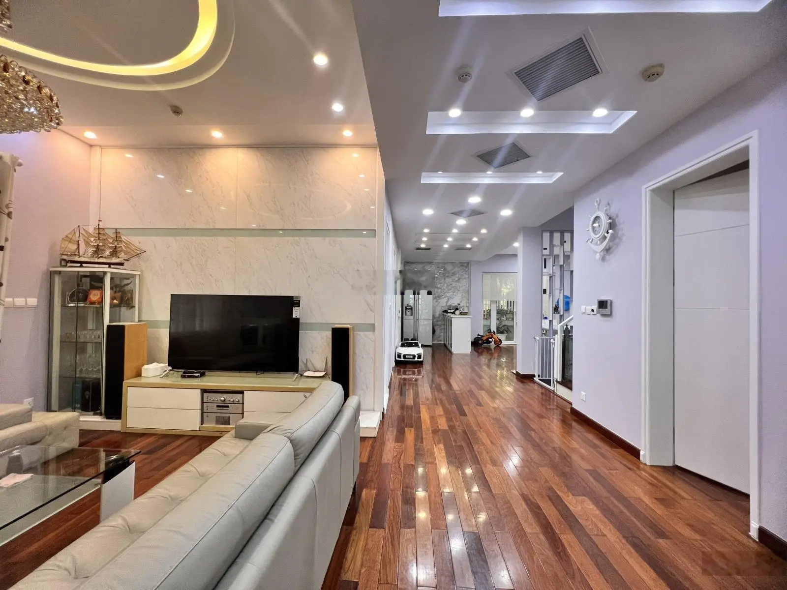 Bán cặp BT góc Linh Đàm 613m2, 4 tầng, 1 hầm, MT 50m. Kinh doanh đa chức năng, hạ chào 180 tỷ ctl.