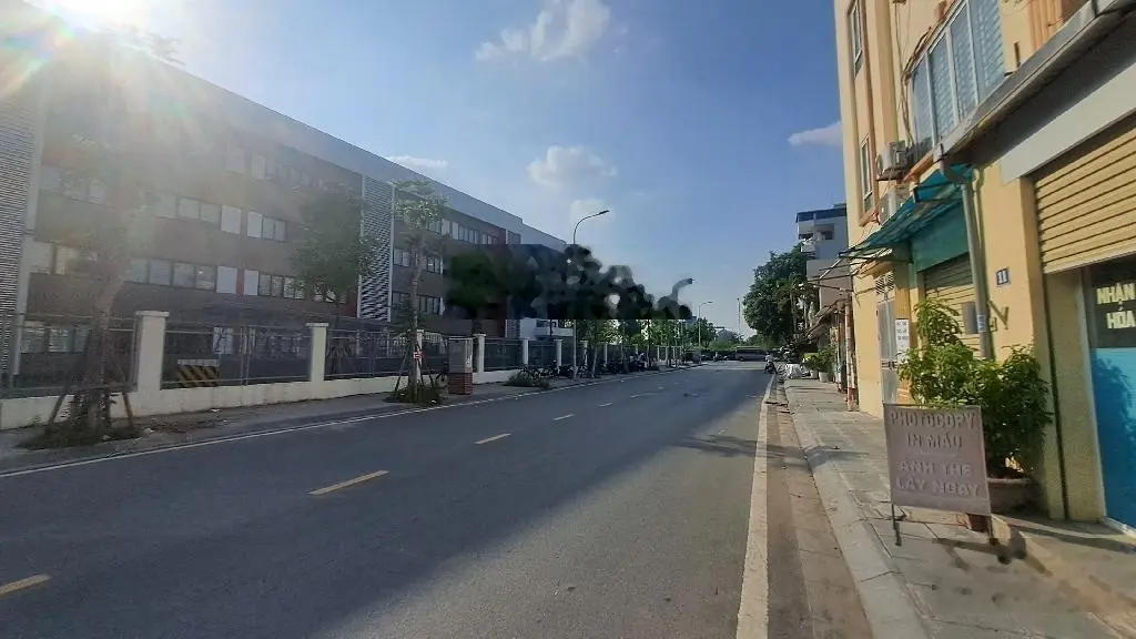 Tái định cư thạch bàn 100m2 mặt tiền 6,8m vỉa hè rộng gần hồ điều hòa
