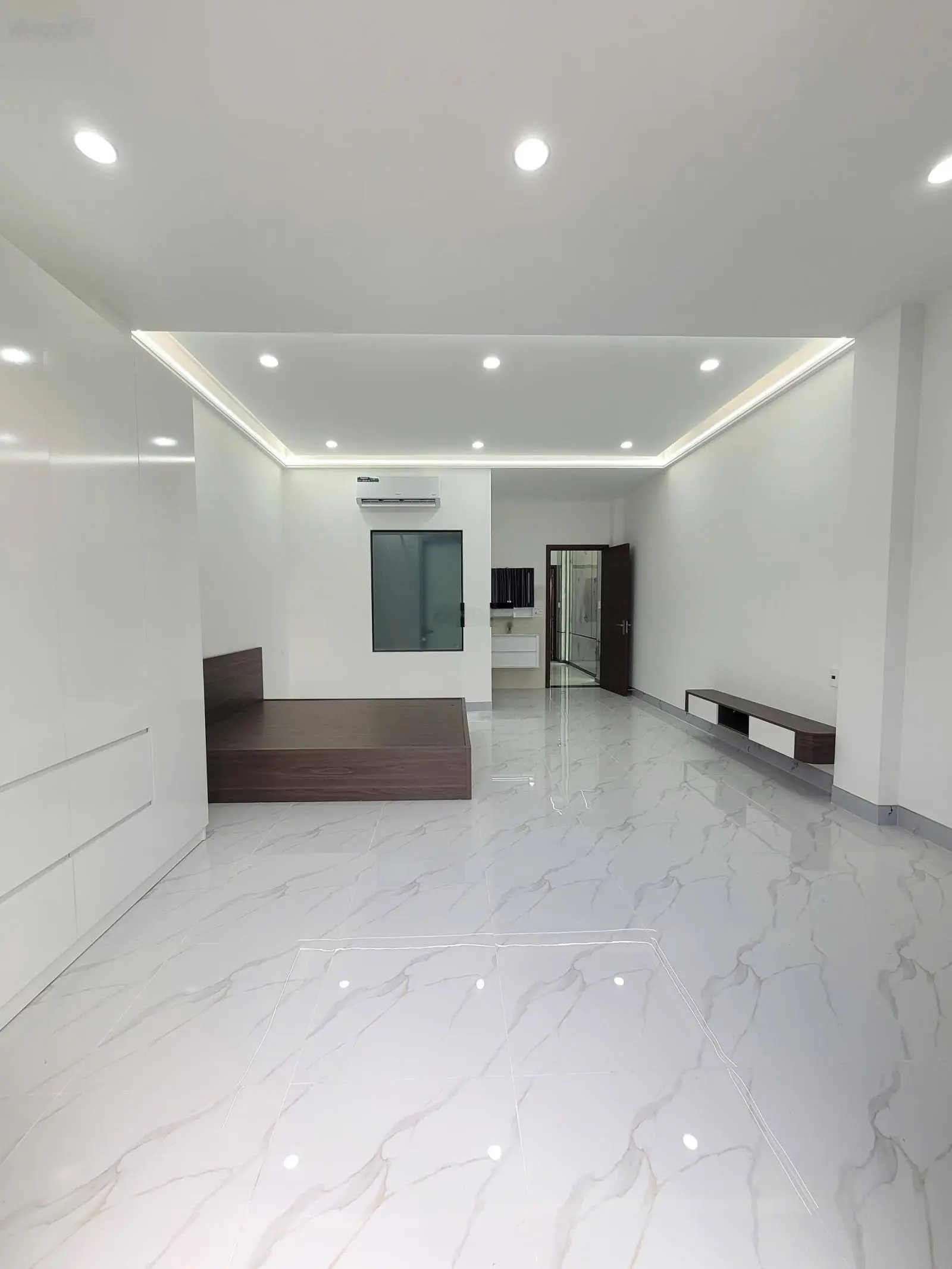 Nhà 1 trệt 2 lầu full nội thất ngay trung tâm y tế Dĩ An chỉ 6 tỷ 145.6m2, giá rẻ