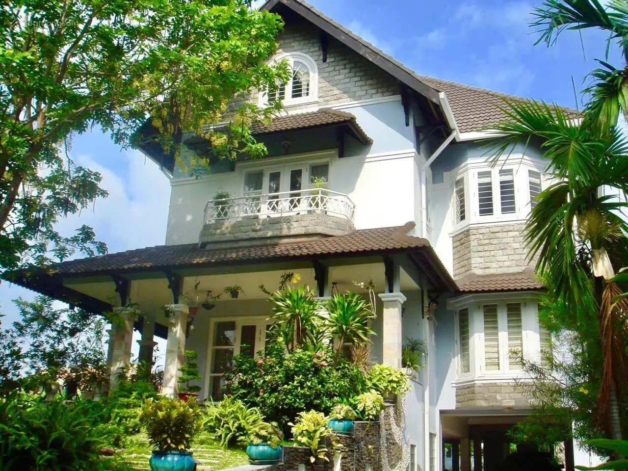 Giảm 10 tỷ bán biệt thự ngay trường BIS | 15x26 CN 380m2 | Hồ bơi sân vườn 3 tầng | Khu compound mở