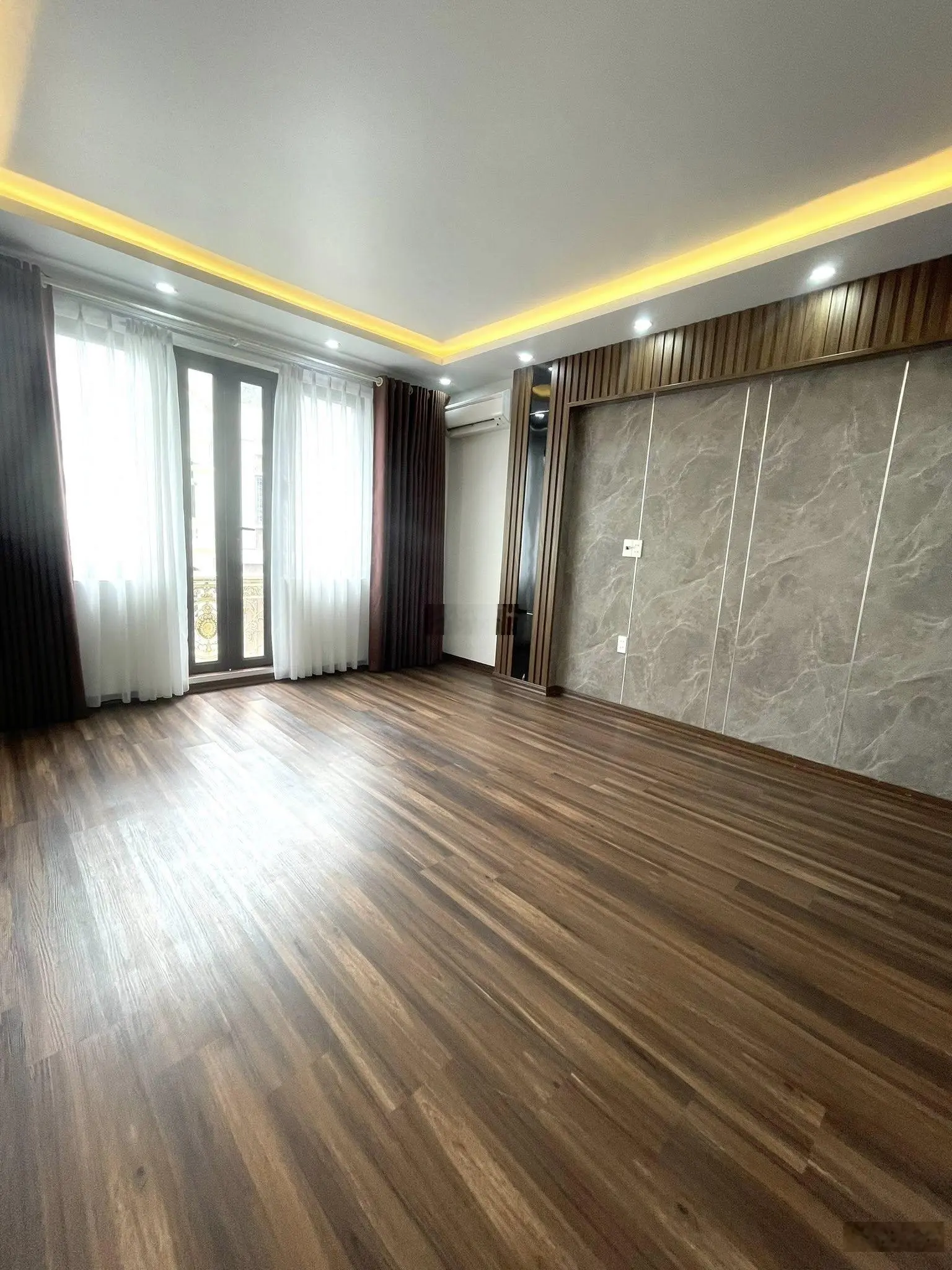 Siêu phẩm nhà 4 tầng mặt tuyến chính đường rộng 20m thông thương TĐC Sao Sáng