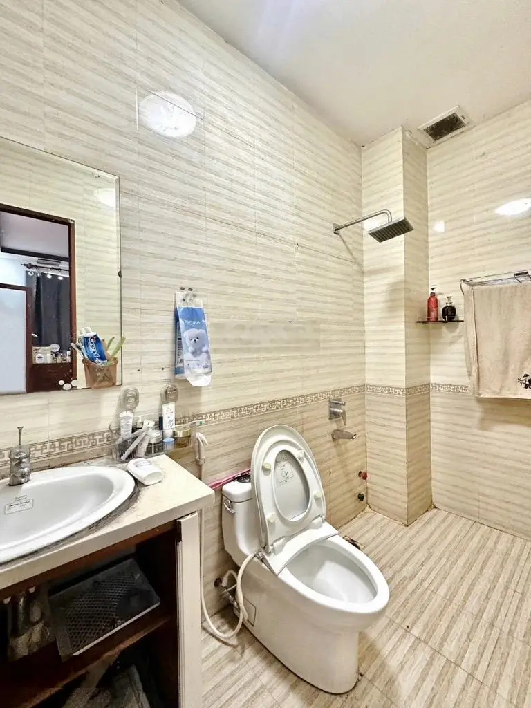 Nhà 5 tầng hxh thích quảng đức sát phan xích long chỉ 6.x tỷ