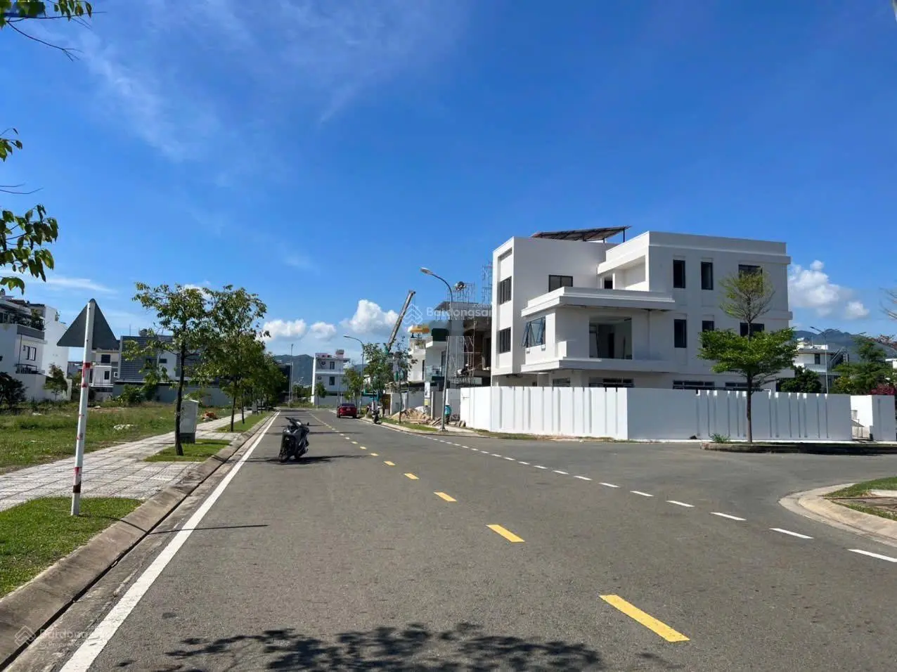 Lô góc đẹp ngã tư - khu đô thị mỹ gia 2 vĩnh thái đường lớn - giá chỉ 35 triệu/m2