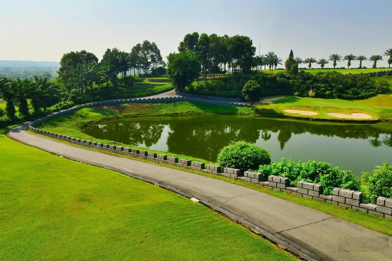 Bán biệt thự golf Long Thành, cách sân bay Long Thành 10km, DT 800m2, giá 12,5tr/m2, sổ hồng riêng