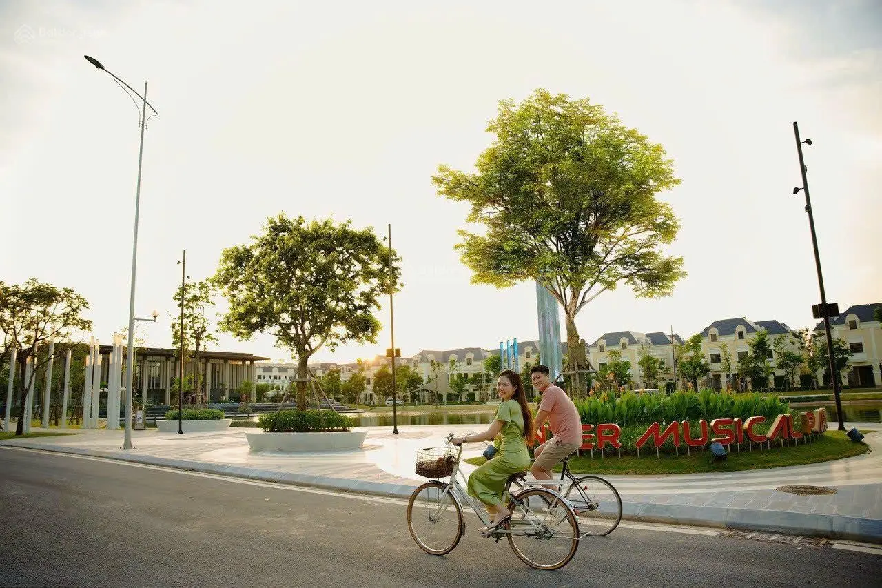 Lô góc đơn lập có 1-0-2 mua là thắng (anh chị xem là Mê) DT 300m2 - 48tỷ ,vip quá anh chị xem ngay
