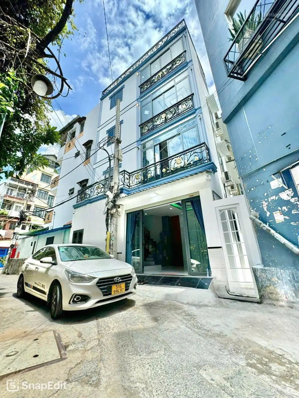 nhà Phú Nhuận siêu vi trí, xe hơi ngủ trong nhà