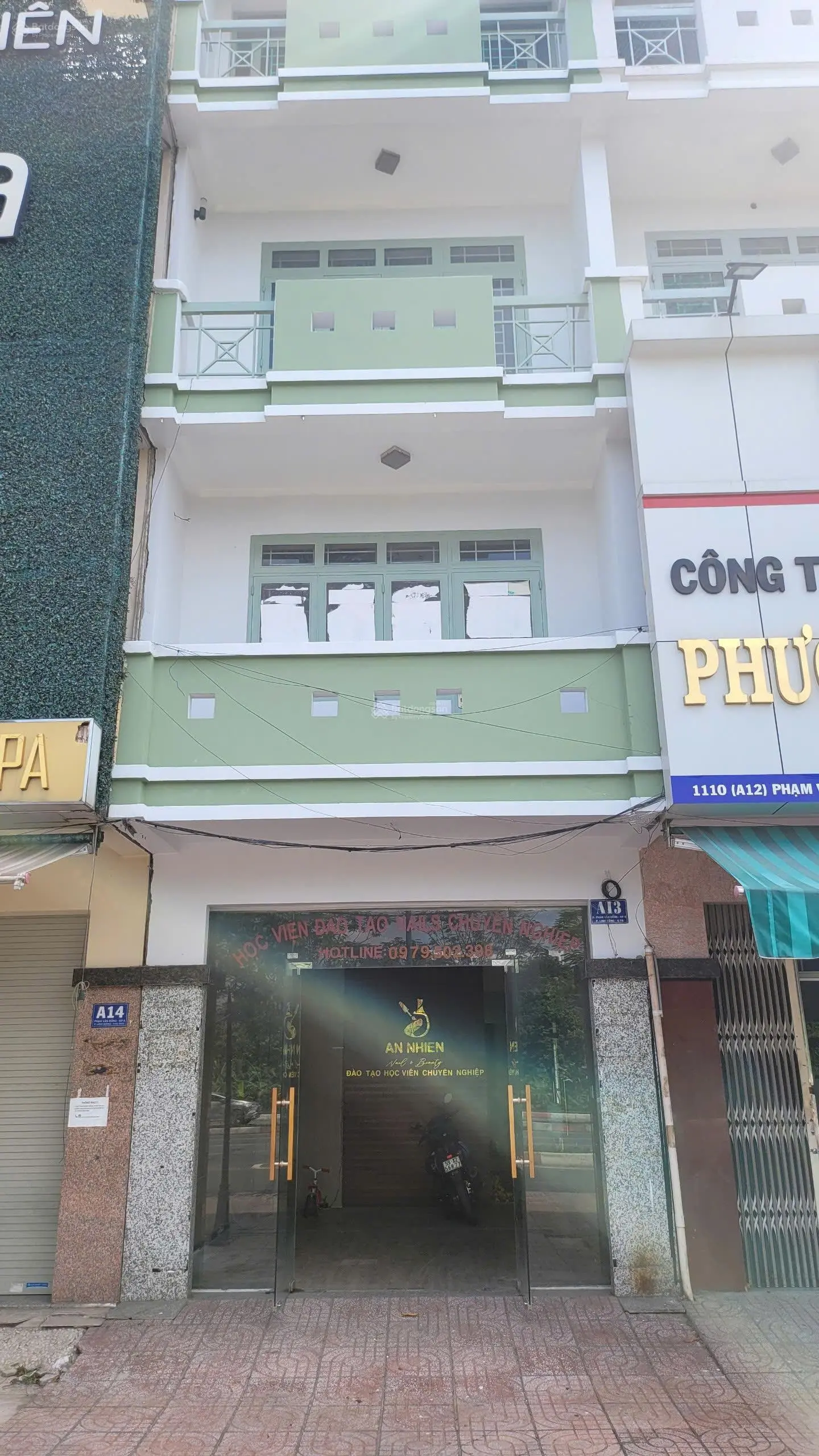 Bán nhà mặt phố tại Phạm Văn Đồng, 16 tỷ, diện tích xây dựng 54m2, diện tích sàn 197,2m2, 5PN, 3WC