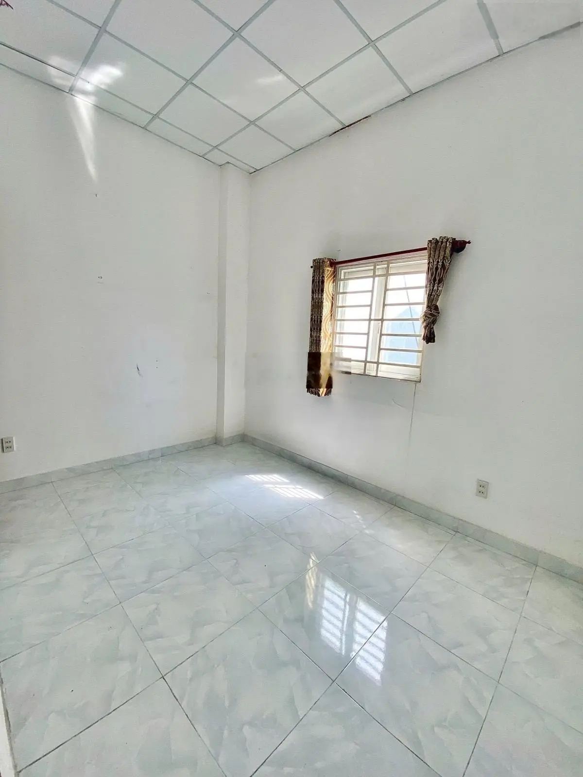 GẤP Nhà 2 tầng ngay Emart Phan Huy Ích 50m2 chỉ 4,8 tỷ. Sổ hoàn công đủ không quy hoạch lộ giới