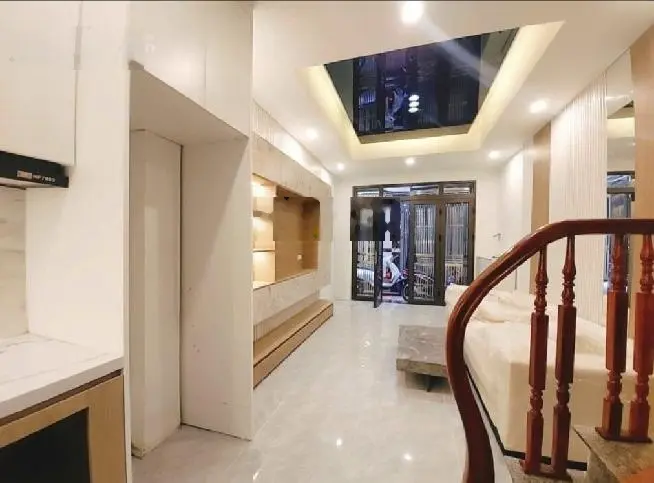 Nhà Lĩnh Nam - vew hồ điều hoà - Diện tích: 38,3m2 - Giá: 5,2 tỷ.