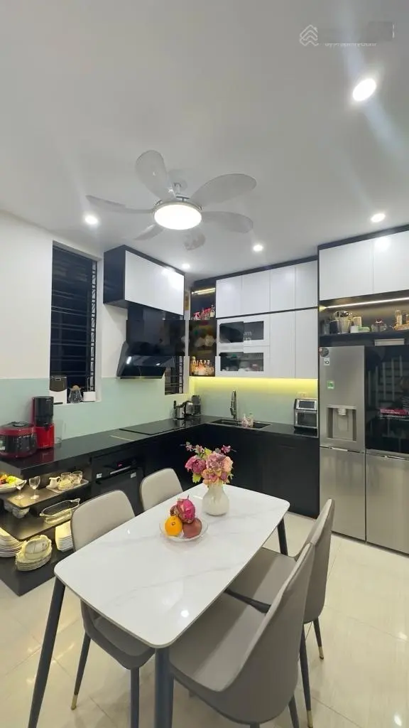 Hàng hiếm tại Đường Phạm Văn Đồng, bán gấp nhà riêng 42m2 x 4 tầng. Giá 8,7 tỷ vnđ