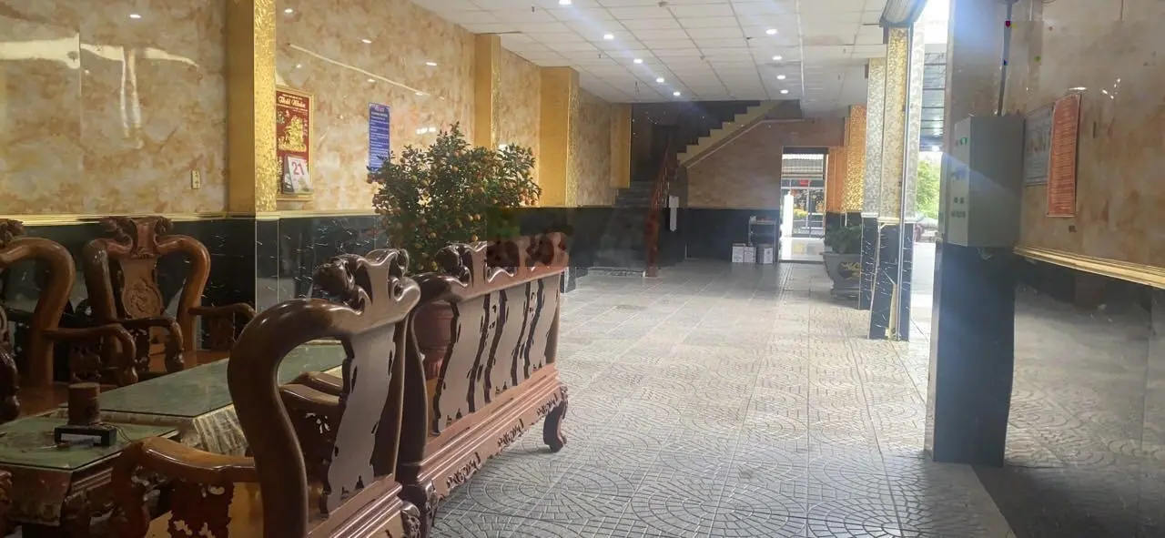 Bán MT KD đường Trần Quang Diệu, TP Quảng Ngãi. DT 1000m2, MT 11.5m, đường 10m, đang kinh doanh