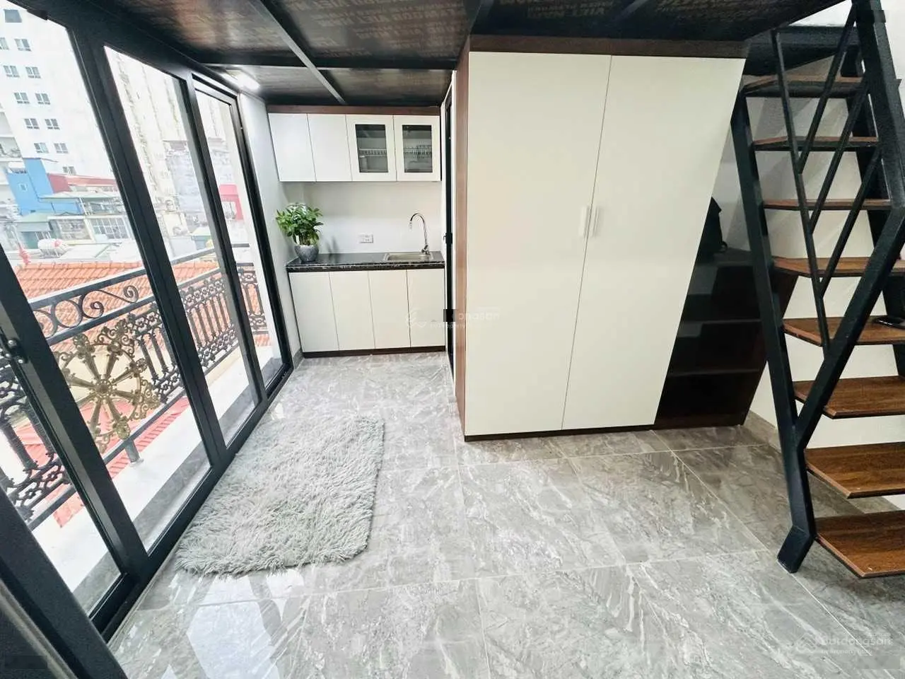 (Cực hiếm). Tòa CHDV trung tâm Ngã Tư Sở, 115m2*8 tầng, đủ PCCC, 38 phòng KK, sát phố, lãi 10%/năm