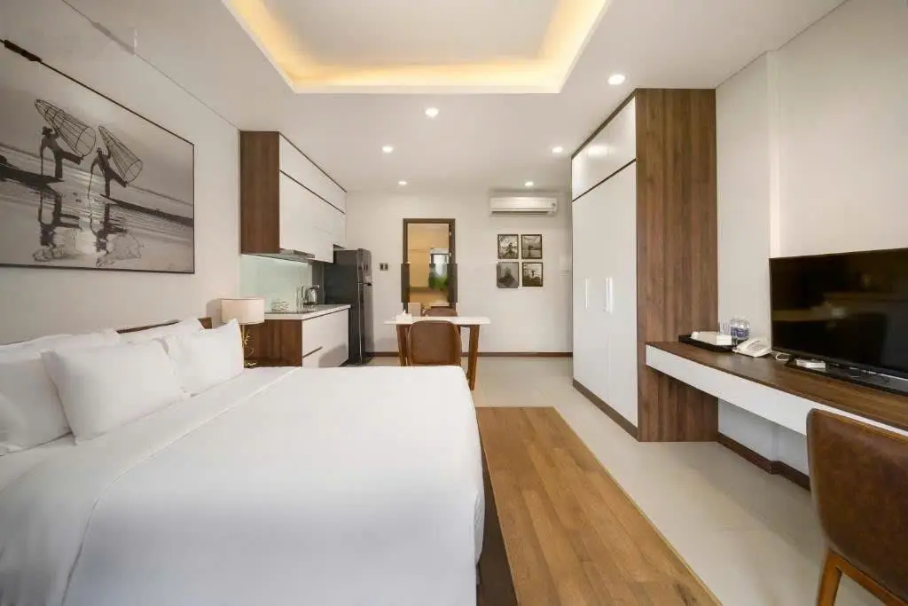 Vip biển! Bán khách sạn 200m2 x 6 tầng, 38 phòng, 36.5 tỷ, MT gần Loseby (Doanh thu 3 tỷ/năm)