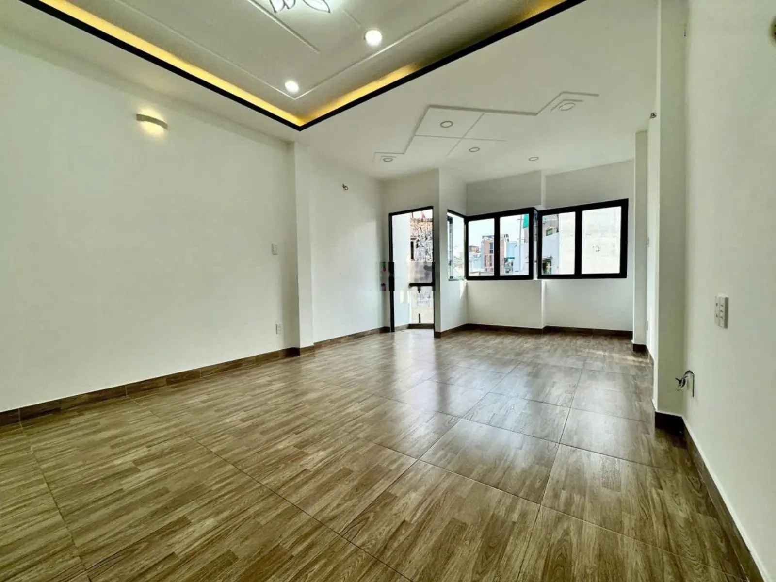 Bán gấp nhà đường Nguyễn Thượng Hiền, Bình Thạnh, 40m2 3PN 5WC, giá 3,7 tỷ, sổ hồng riêng