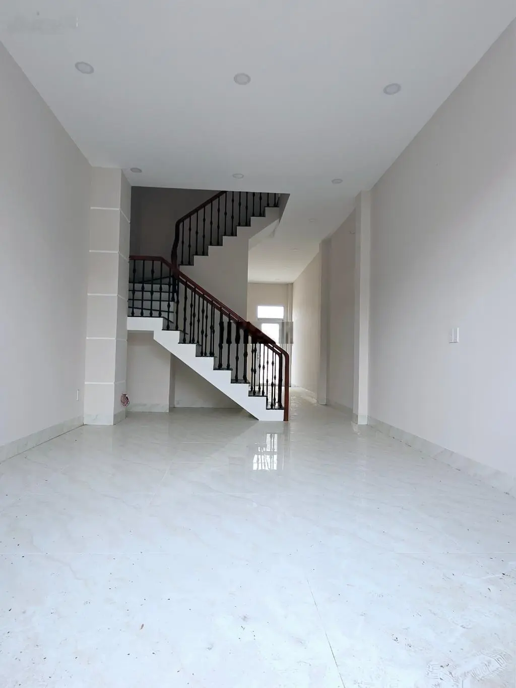 Xe hơi 2 làn - nhà đẹp 2 tầng - 70m2 - long bình quận 9 - chỉ 4tỷ4