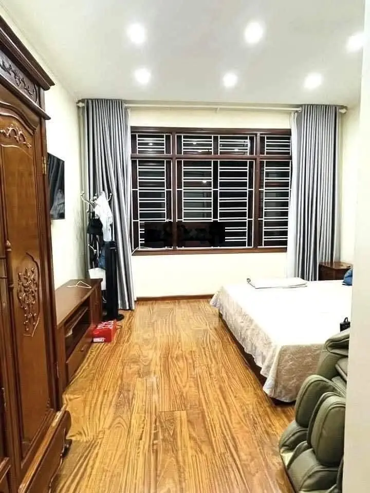 Bán nhà Phú Diễn dân xây 40m2, oto đỗ cổng, 4 tầng + 4PN, sát oto tránh, gần hồ, giá 5 tỷ 18