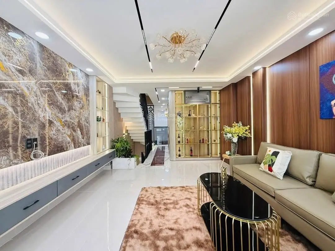 Bán gấp nhà Nguyễn Hiền, P3, Q3, gần THCS Bàn Cờ giá 4tỷ680 DT 91,8m2 (5,4x17) còn HĐ thuê 33 tr/th