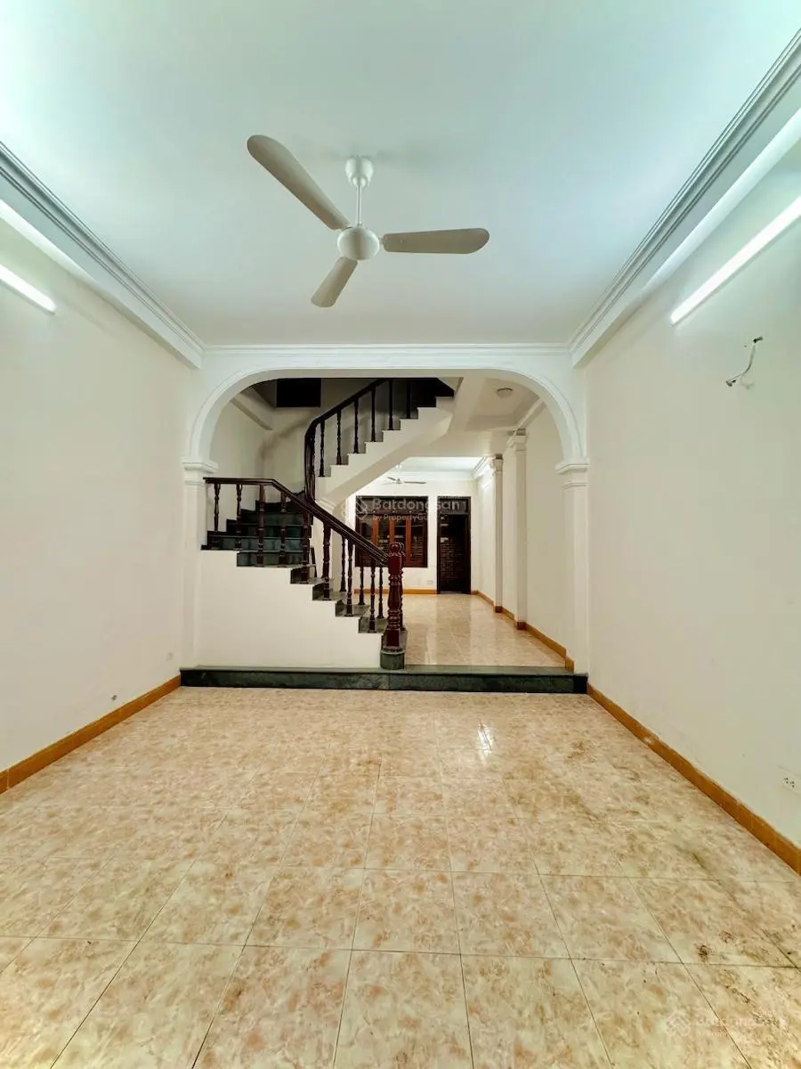 Bán nhà phố Kim Đồng - quận Hoàng Mai 63m2 ngõ thông tứ hướng. Ô tô đỗ cửa mặt tiền 4,5m
